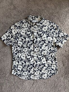 Old Navy Navy & White Floral Short-Sleeve Slim Fit Button-Down Shirt